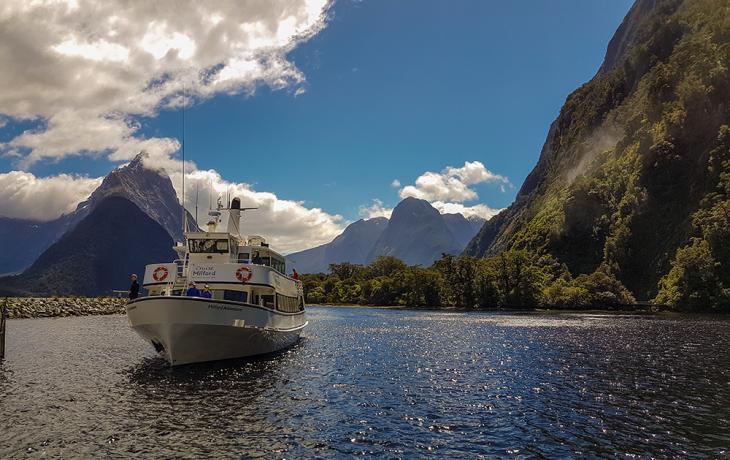 Small boat Cruise on Milford Sound